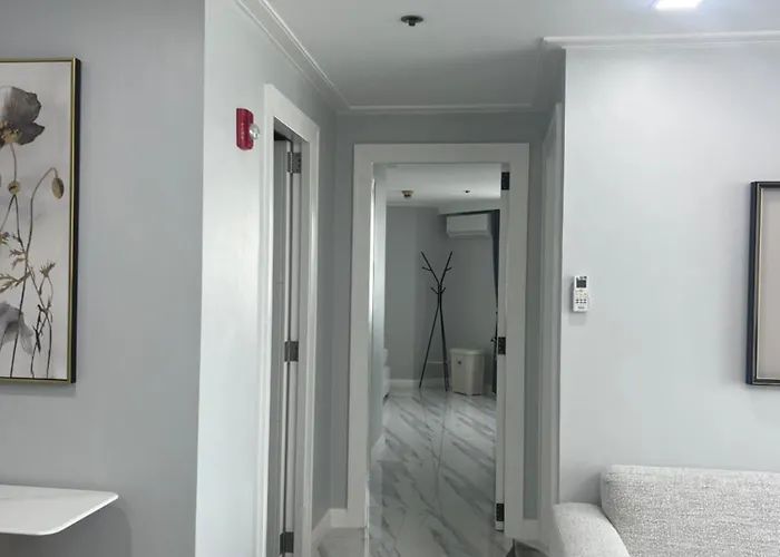 公寓式飯店 Robinson's Place Residences Tower 2 *